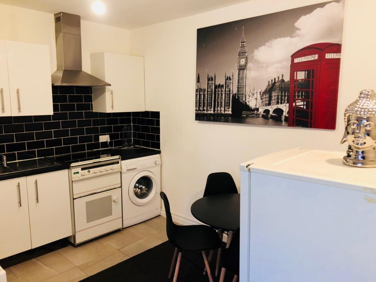 Spacious Studio Flat- Watford Junction & Harry Potter World Watford (Hertfordshire) Exterior photo